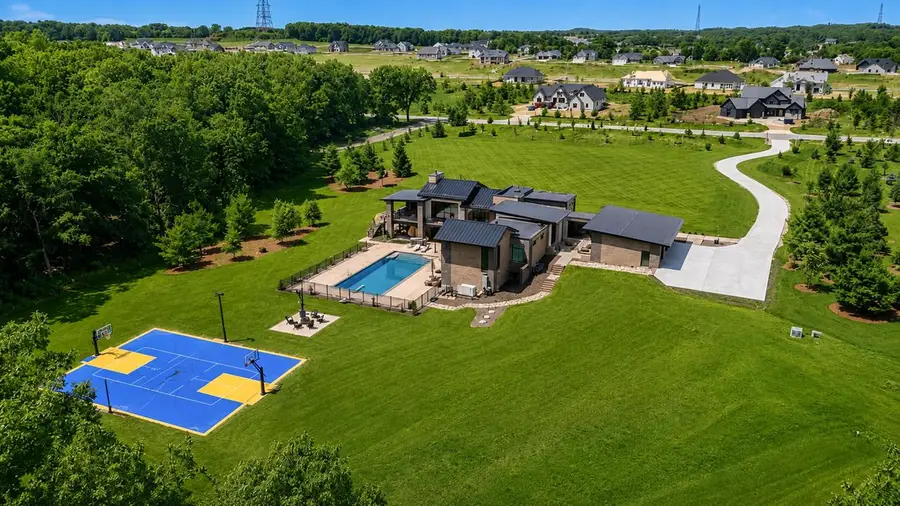 3890 Maxon DRIVE, Slinger, WI 53086 - #2