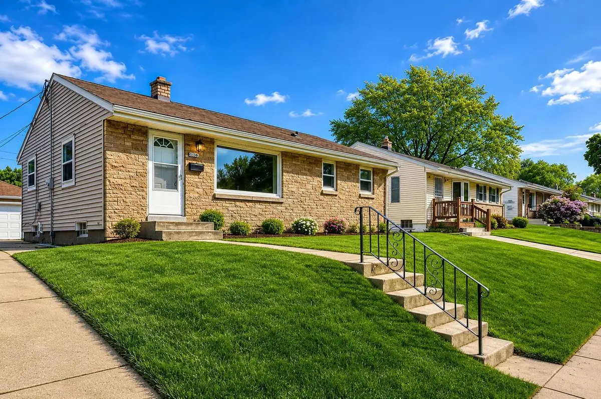 8111 W Lancaster AVENUE, Milwaukee, WI 53218 - #1