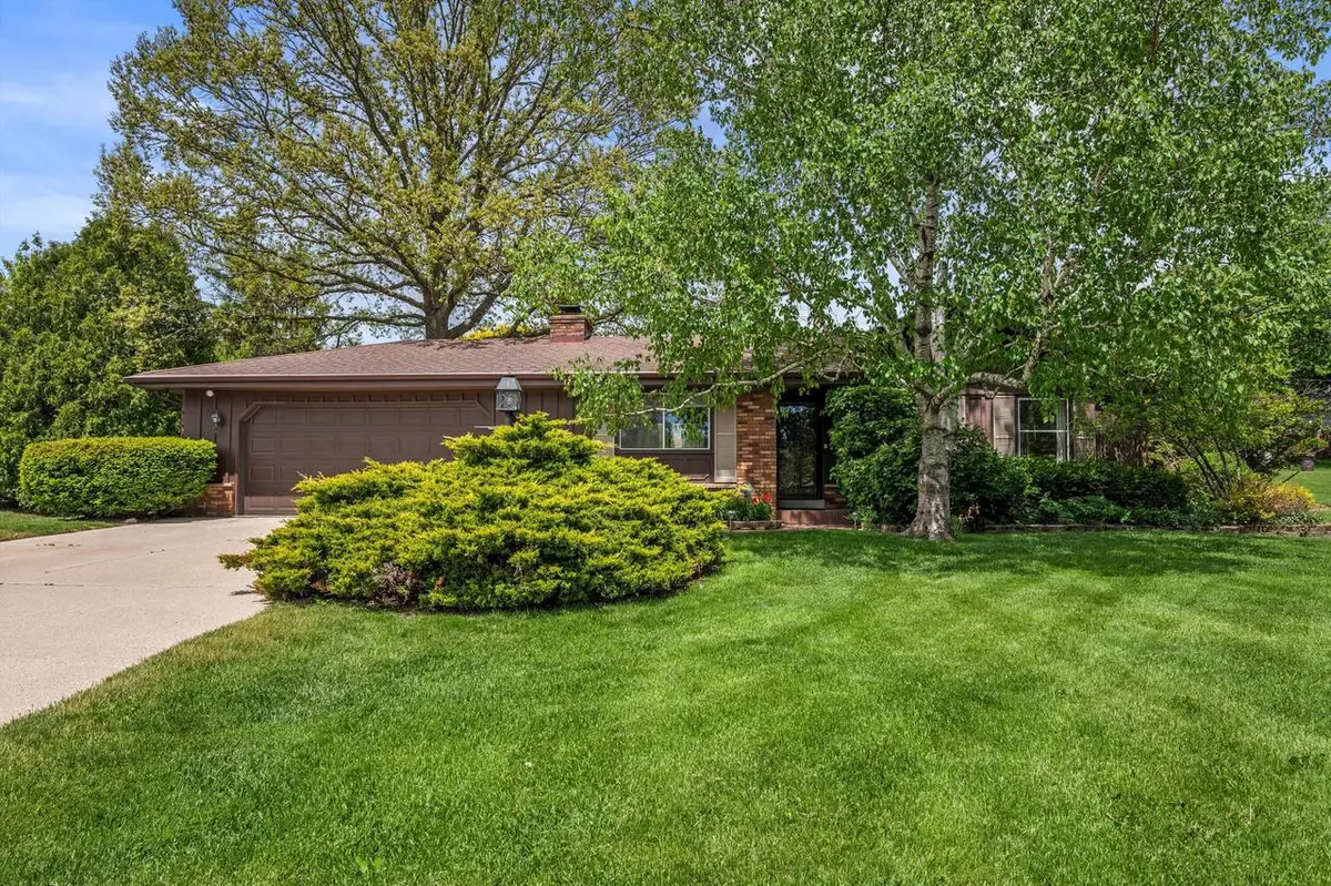 18400 Honey Creek DRIVE, Brookfield, WI 53045 - #1