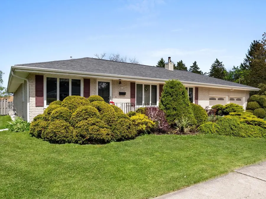 2014 Lexington DRIVE, Manitowoc, WI 54220 - #2