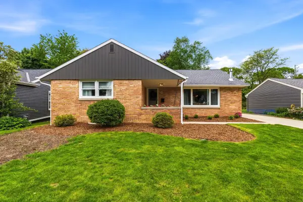 W62N321 Hanover AVENUE, Cedarburg, WI 53012