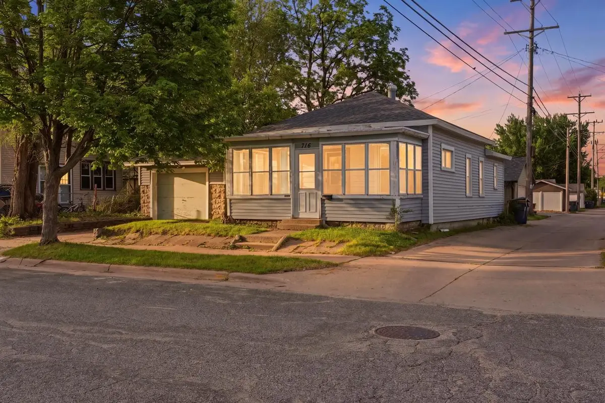 716 St James STREET, La Crosse, WI 54603 - #1