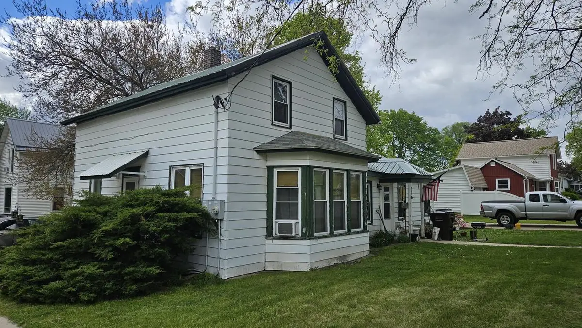 215 S Fourth STREET E, Fort Atkinson, WI 53538 - #1