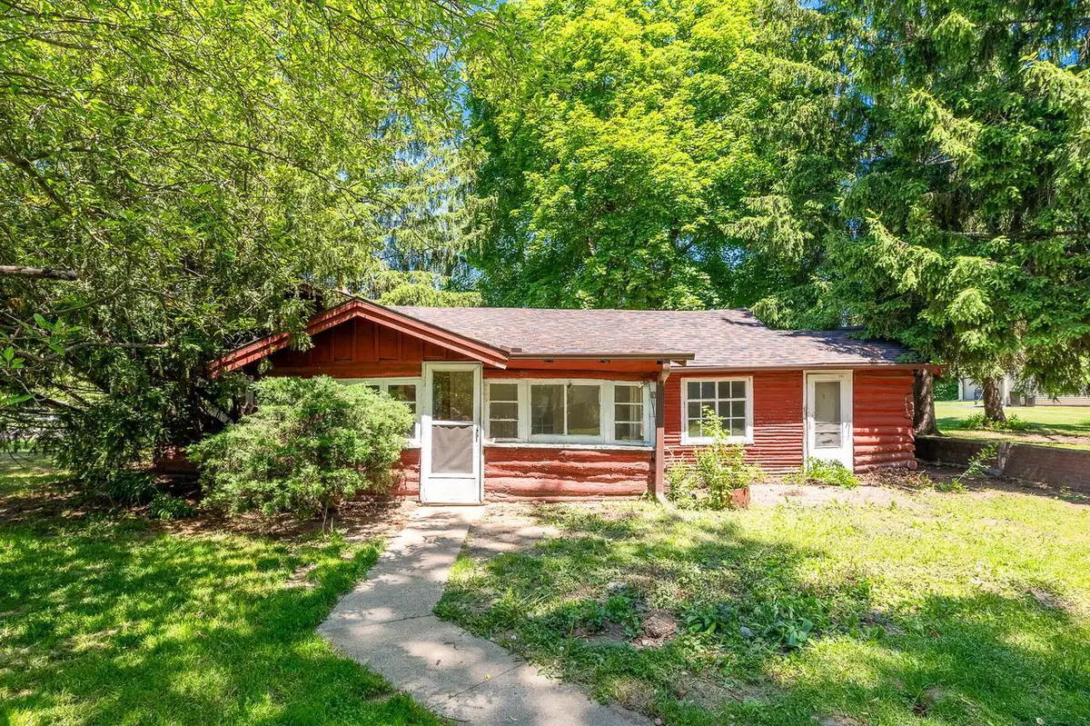 803 E Lisbon ROAD, Oconomowoc, WI 53066 - #1