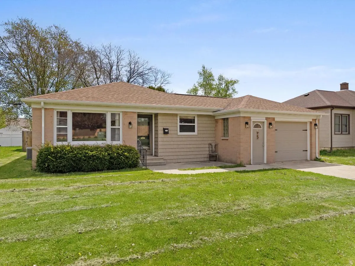 611 S 32nd STREET, Manitowoc, WI 54220 - #1