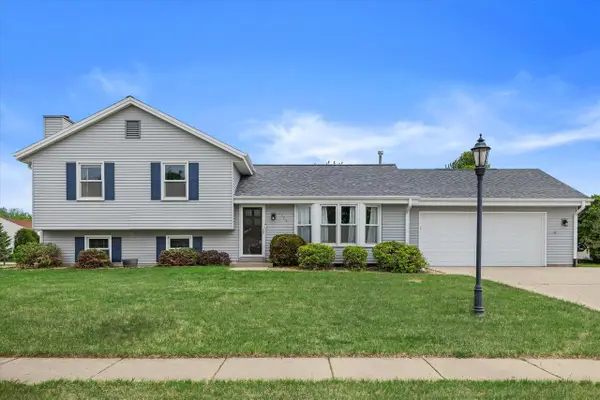 1128 Lake Park DRIVE, Pewaukee, WI 53072