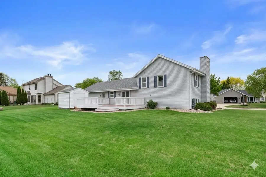 1128 Lake Park DRIVE, Pewaukee, WI 53072 - #2