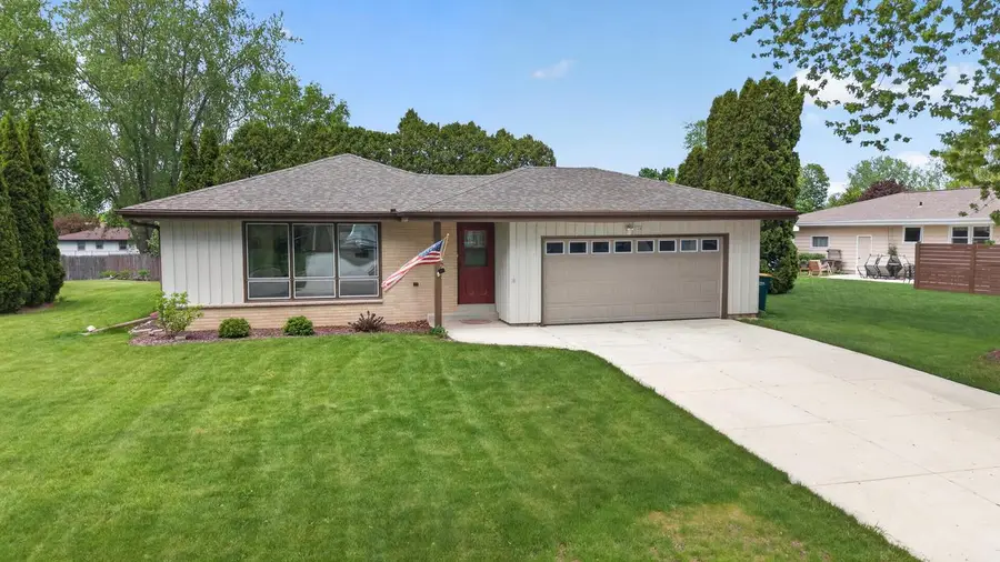 508 Whitegate DRIVE, Saukville, WI 53080 - #2