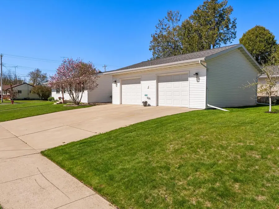 1422 S 35th STREET, Manitowoc, WI 54220 - #2