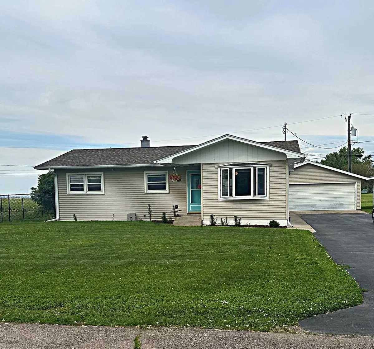 411 Central Rd, La Crosse, WI 54603 - #1