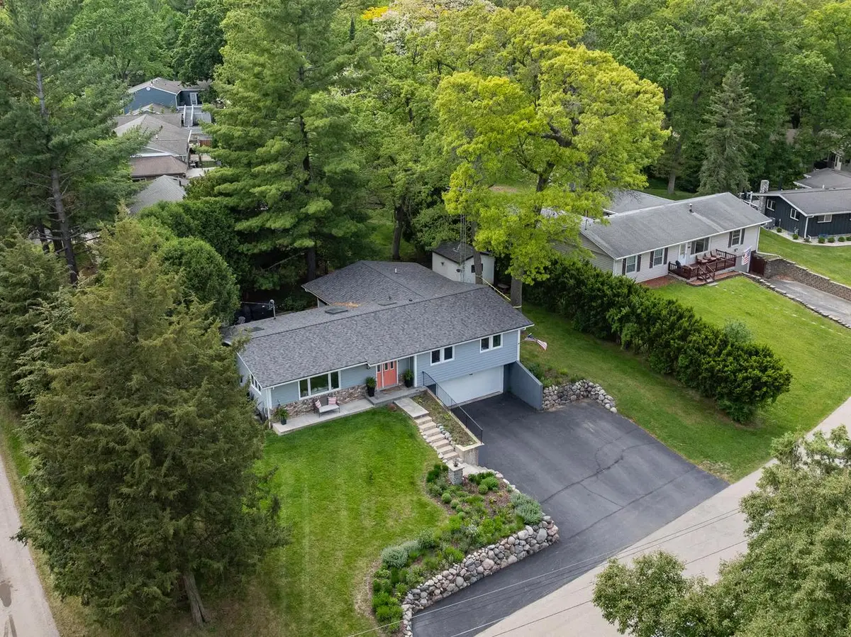 860 Trails End DRIVE, Fontana, WI 53125 - #1