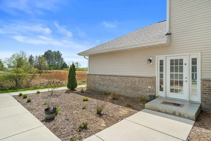 1625 Grey Fox TRAIL #H, Mukwonago, WI 53149 - #3