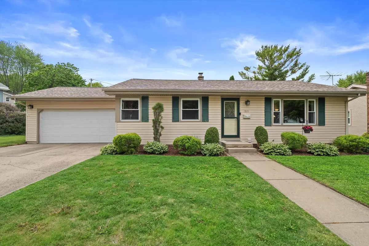 1971 Cascade DRIVE, Waukesha, WI 53188 - #1
