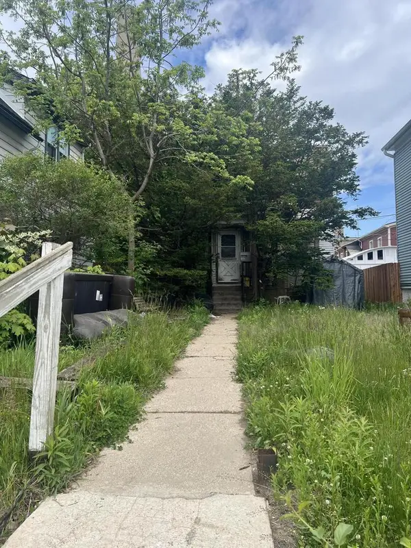 132 E Rosedale AVENUE #134, Milwaukee, WI 53207