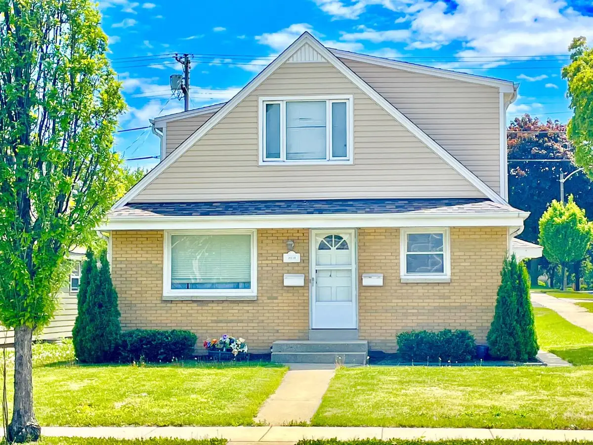 2131 W Layton AVENUE #A, Milwaukee, WI 53221 - #1