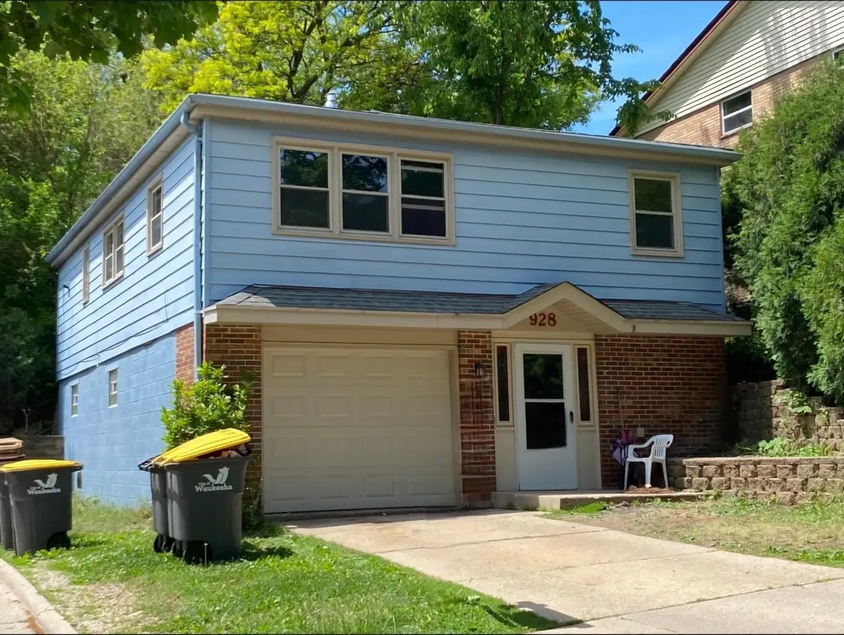 928 Aurora STREET, Waukesha, WI 53186 - #1
