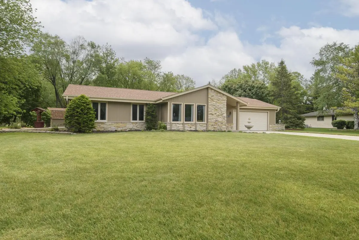 W164N9918 Robins WAY, Germantown, WI 53022 - #1