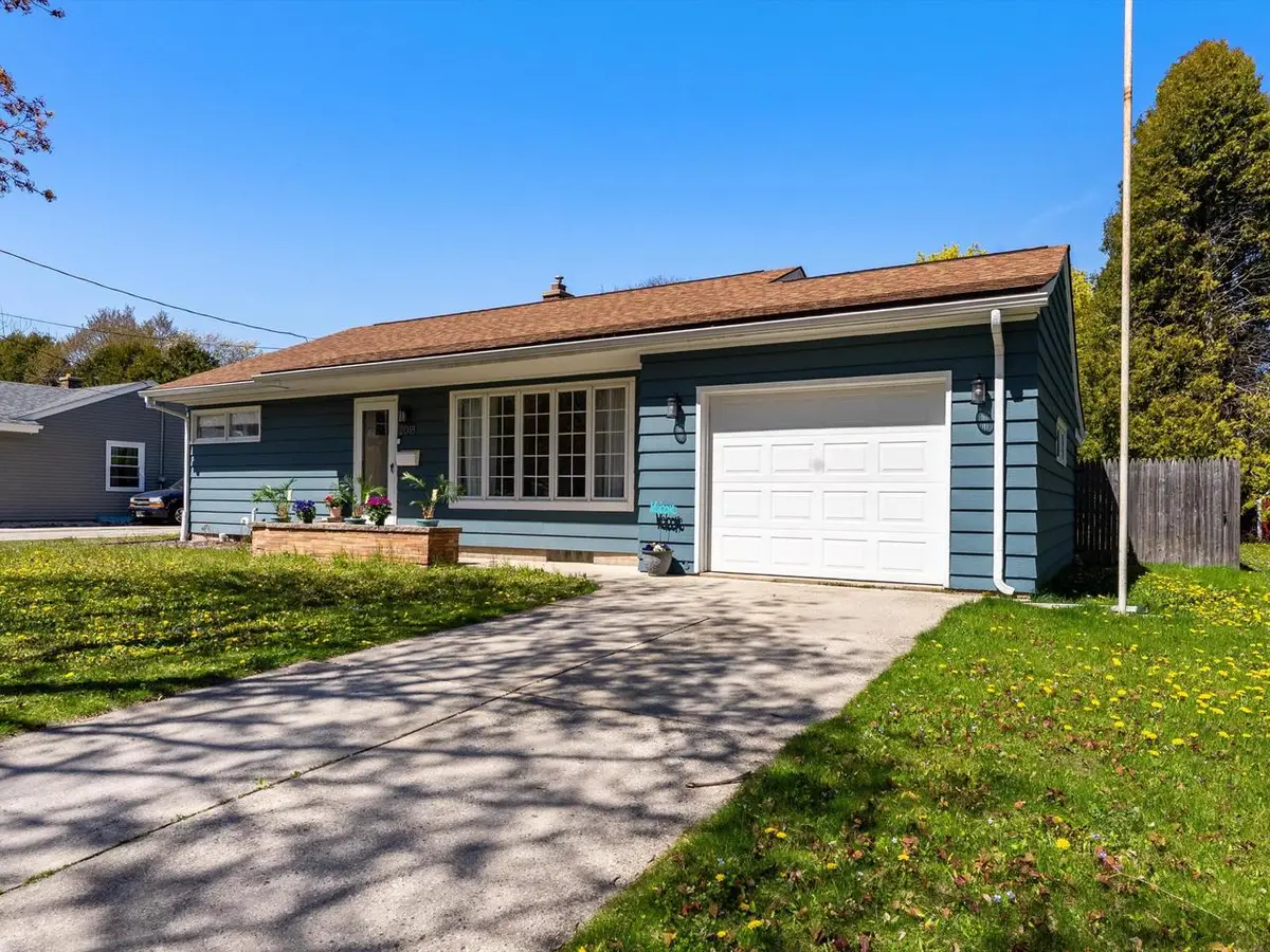 2018 Menasha AVENUE, Manitowoc, WI 54220 - #1