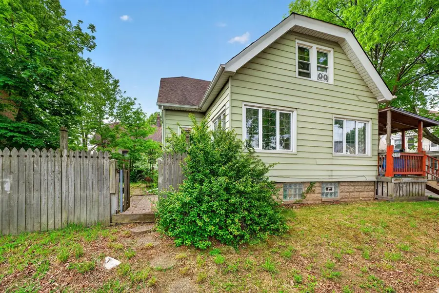 2735 W Harrison AVENUE, Milwaukee, WI 53215 - #2