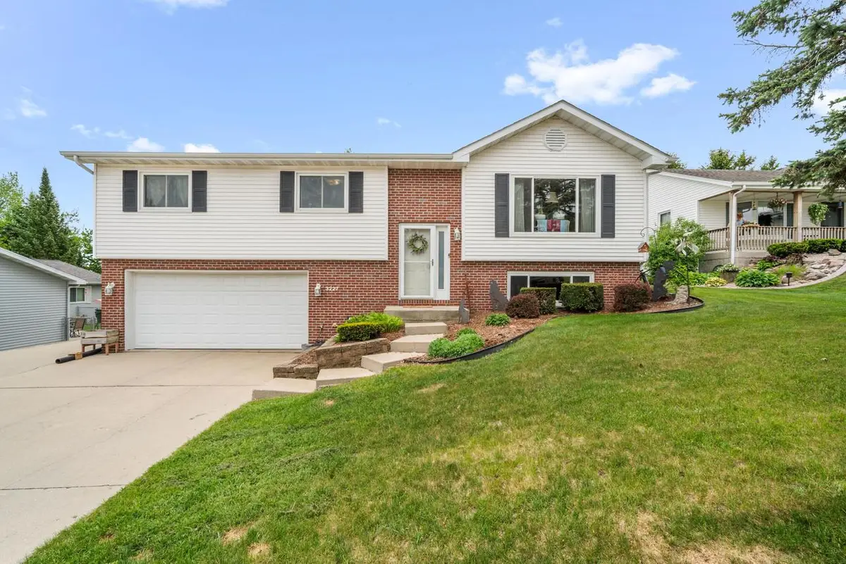 3227 Windsor PLACE, West Bend, WI 53090 - #1