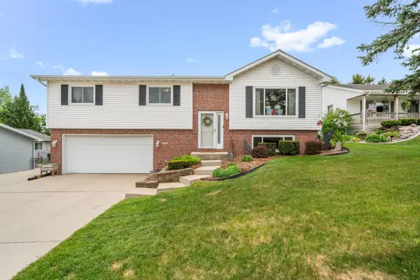 3227 Windsor PLACE, West Bend, WI 53090