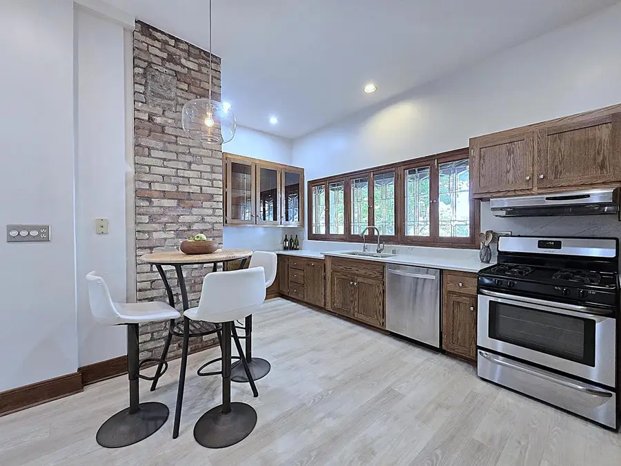 2745 N Summit AVENUE, Milwaukee, WI 53211 - #3