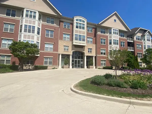 4110 S Lake DRIVE #244, Saint Francis, WI 53235
