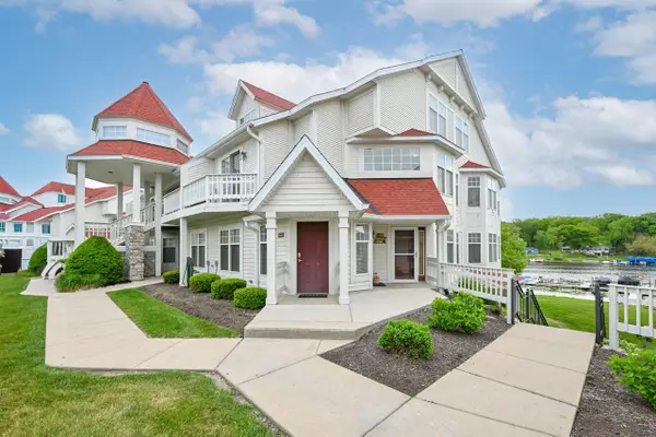 2126 Landings LANE, Delavan, WI 53115