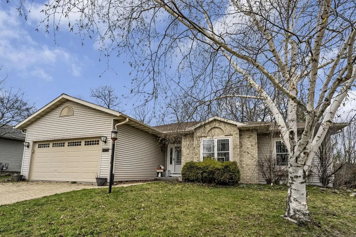 2328 Brookstone LANE, Waukesha, WI 53188 - #1