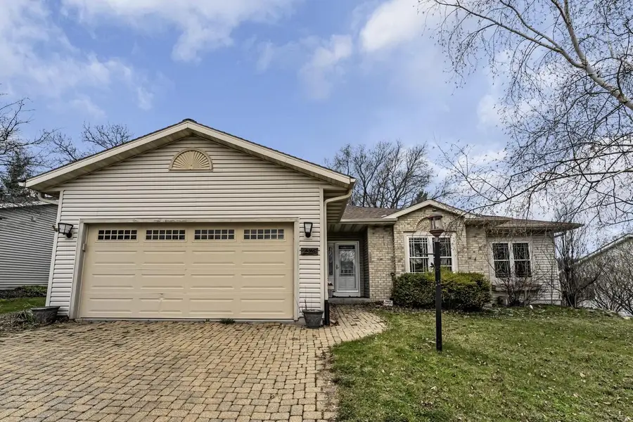 2328 Brookstone LANE, Waukesha, WI 53188 - #2