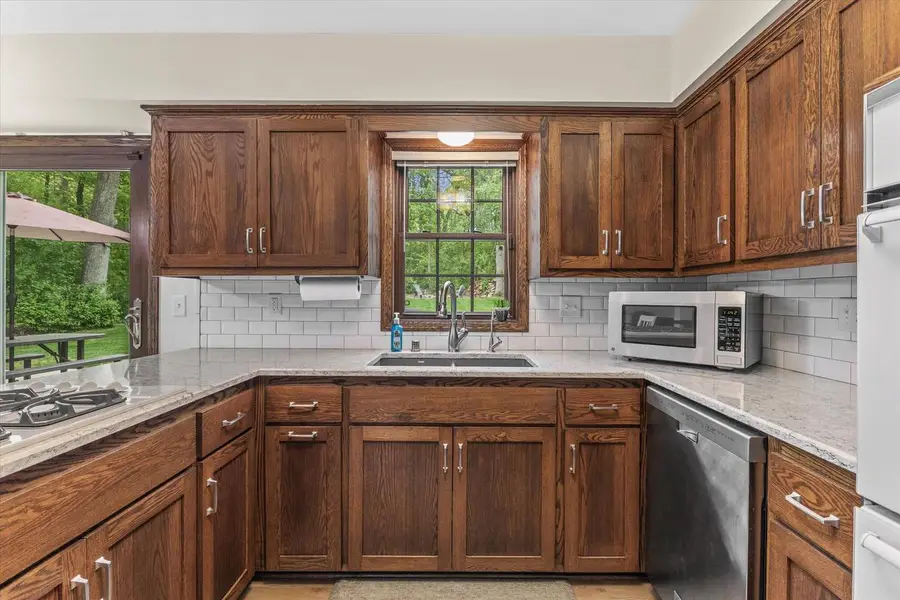 N10W27274 Rolling Ridge DRIVE, Waukesha, WI 53188 - #3
