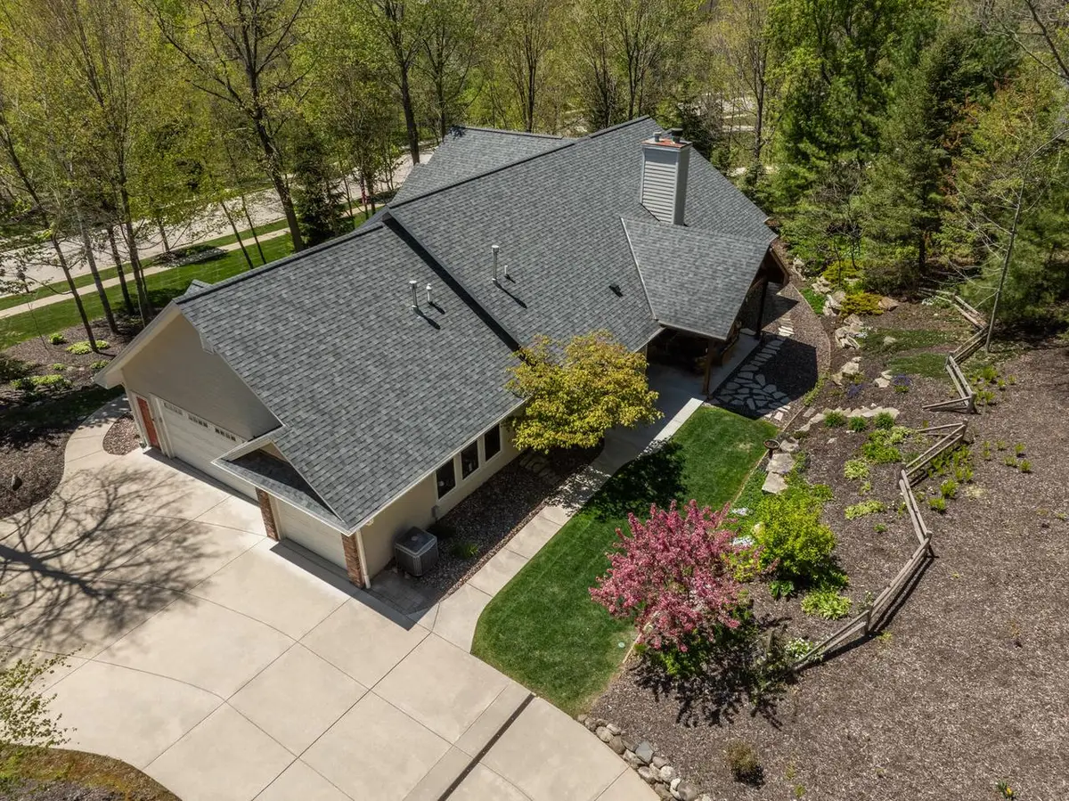 260 Glacial DRIVE, Slinger, WI 53086 - #1