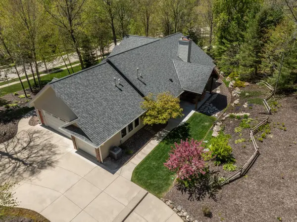 260 Glacial DRIVE, Slinger, WI 53086