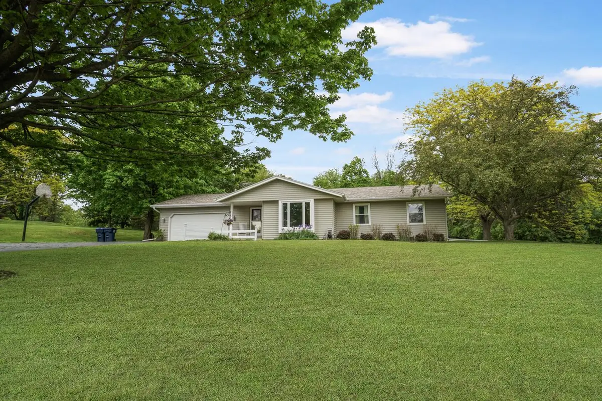 S56W23550 Maplewood TERRACE, Waukesha, WI 53189 - #1