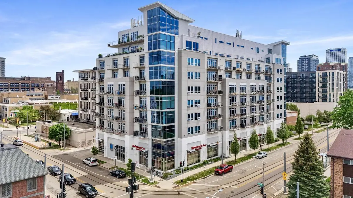 601 E Ogden AVENUE #405, Milwaukee, WI 53202 - #1