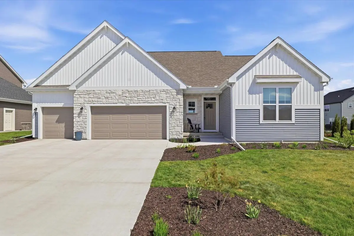 1242 Green Tree DRIVE, Oconomowoc, WI 53066 - #1
