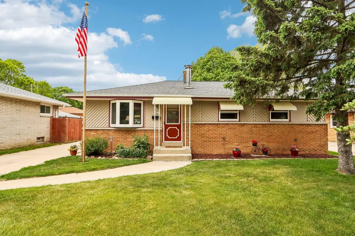 4369 S Nicholson AVENUE, Saint Francis, WI 53235 - #1