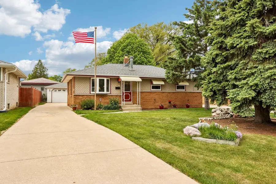 4369 S Nicholson AVENUE, Saint Francis, WI 53235 - #2