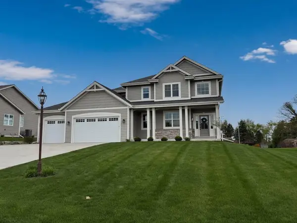 S54 W25487 Pebble Brook COURT, Waukesha, WI 53189