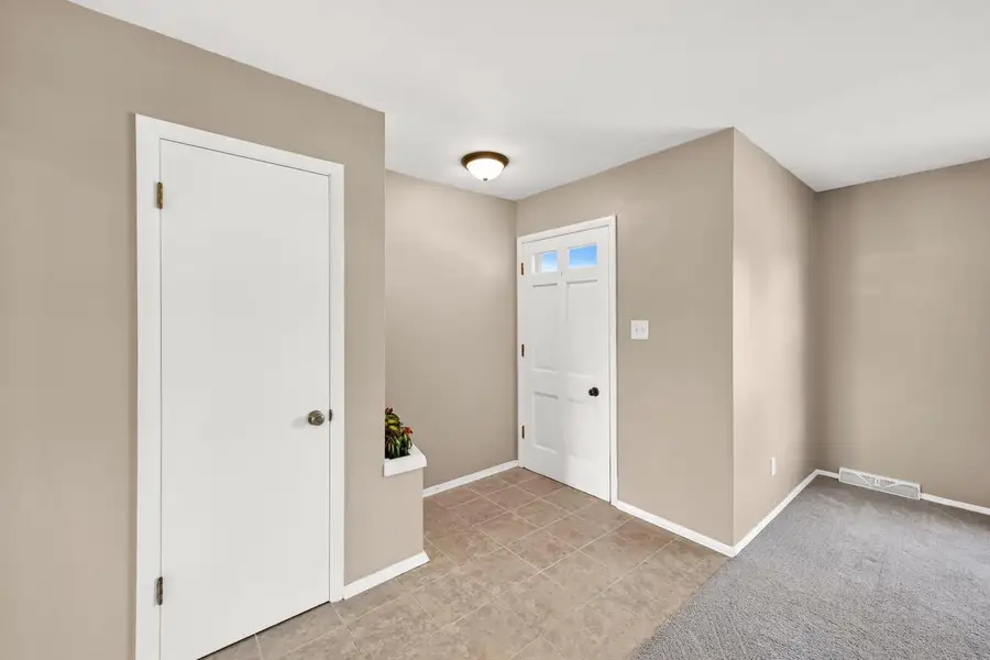 2637 E Henry AVENUE, Cudahy, WI 53110 - #3