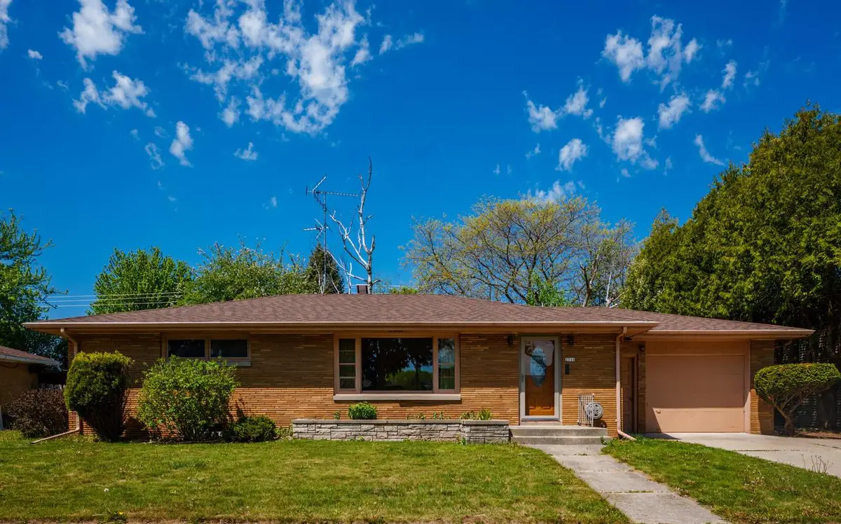 2710 S 17th STREET, Sheboygan, WI 53081 - #1