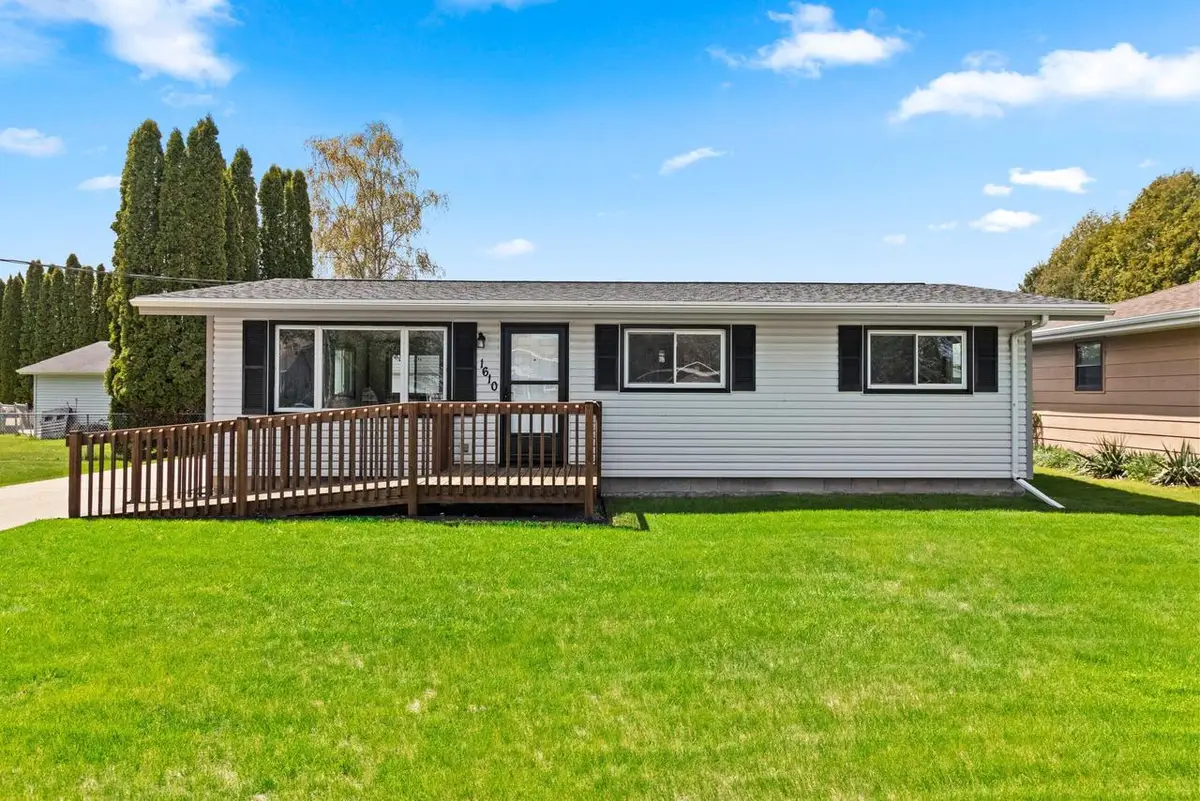 1610 Holly DRIVE, Manitowoc, WI 54220 - #1
