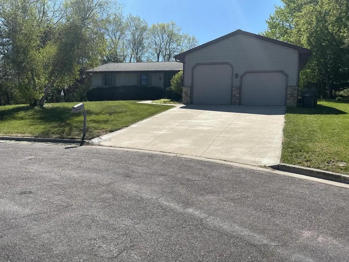 201 Pauquette DRIVE, Poynette, WI 53955 - #1
