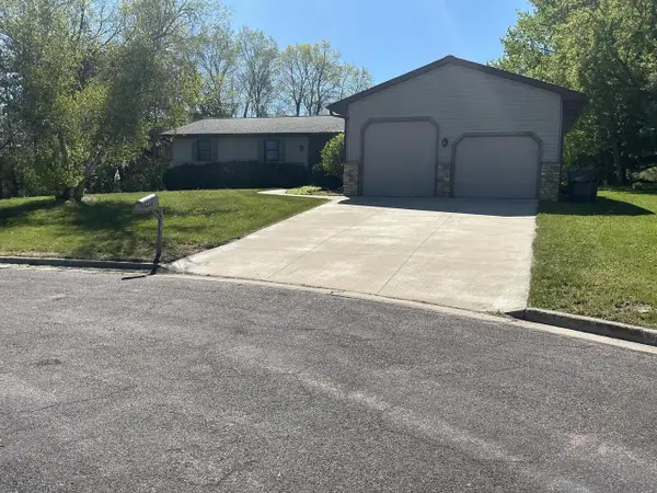 201 Pauquette DRIVE, Poynette, WI 53955