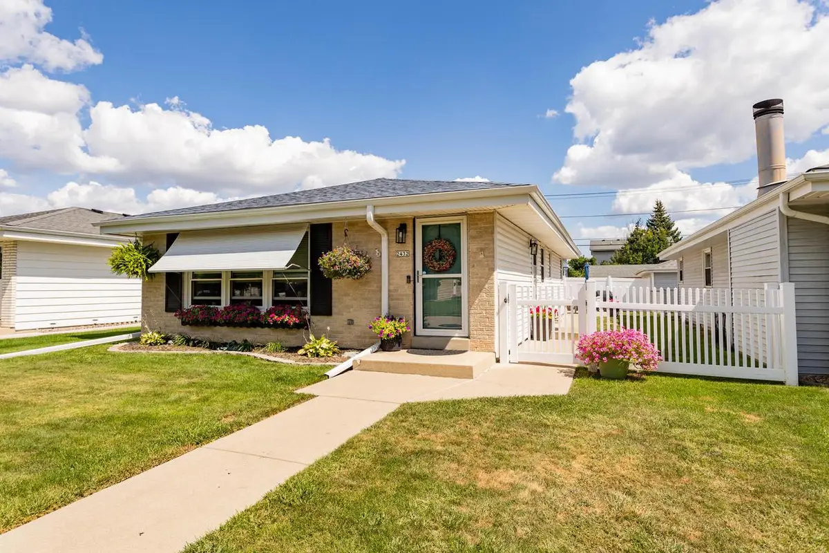 2432 S 109th STREET, West Allis, WI 53227 - #1