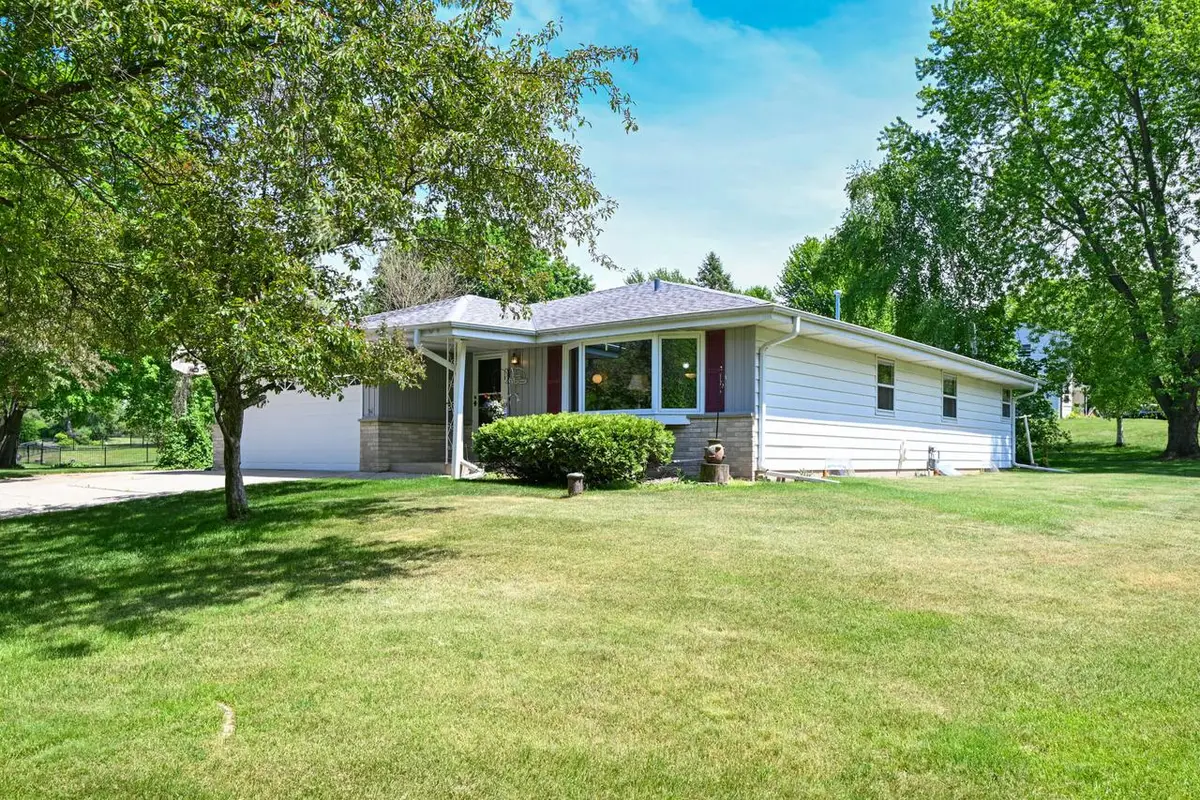 N69W29463 River Front DRIVE, Hartland, WI 53029 - #1