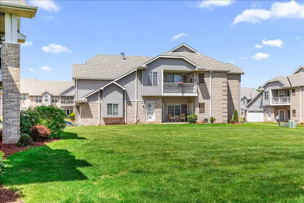 6924 S Rolling Meadows COURT, Oak Creek, WI 53154