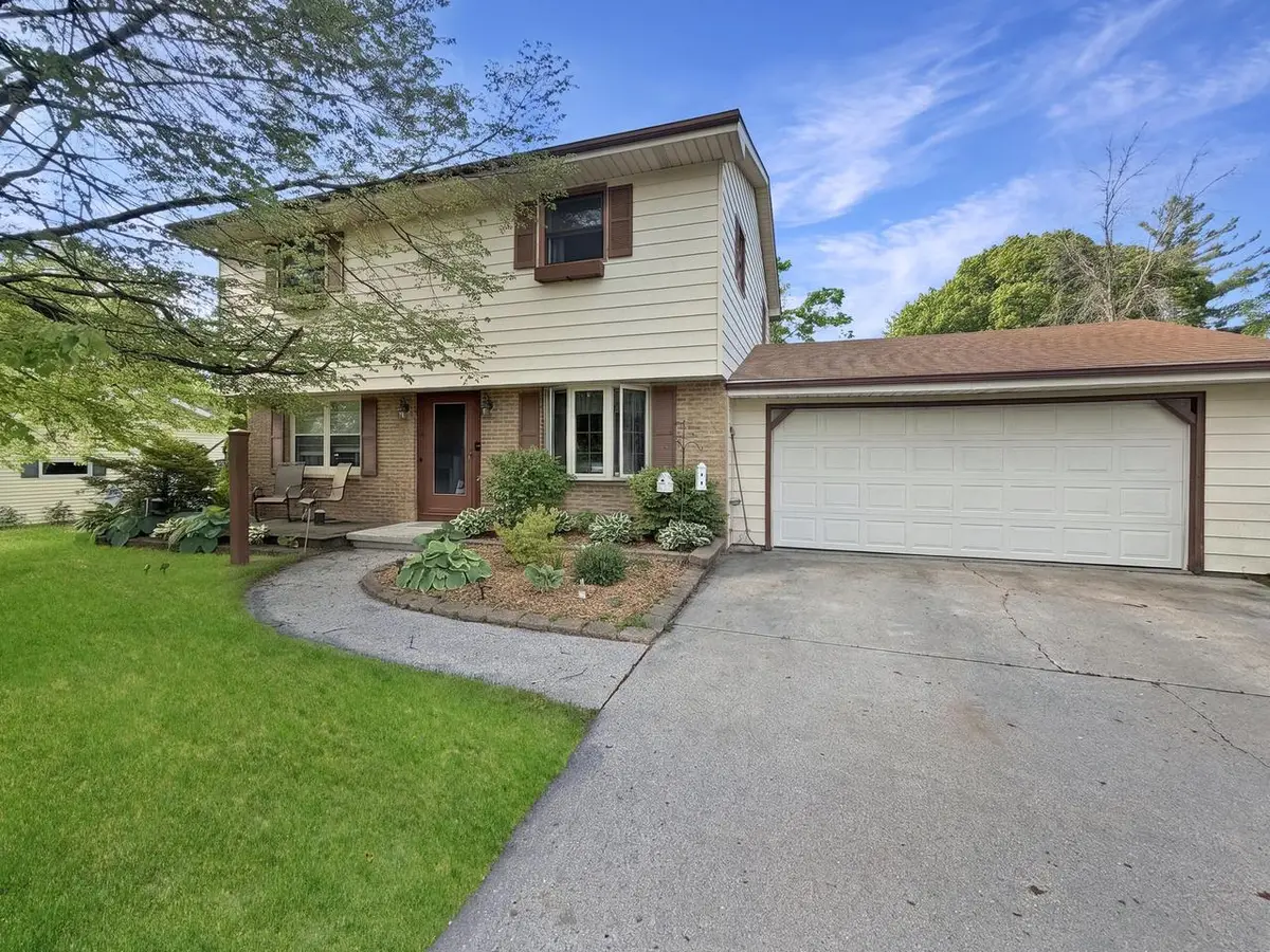 2306 Pleasant AVENUE, New Holstein, WI 53061 - #1