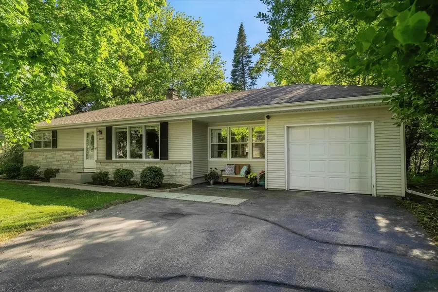 7035 N Rockledge AVENUE, Glendale, WI 53209 - #2