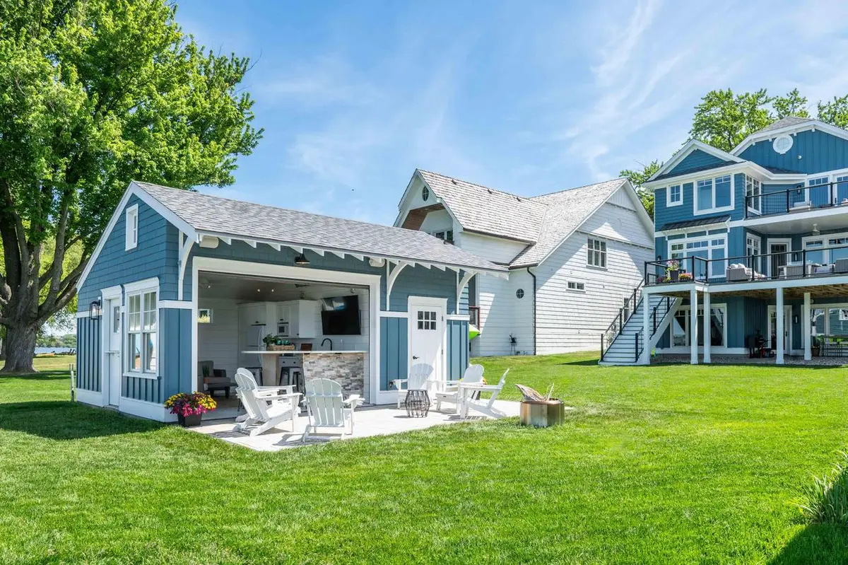 W267N2937 Peterson DRIVE, Pewaukee, WI 53072 - #1